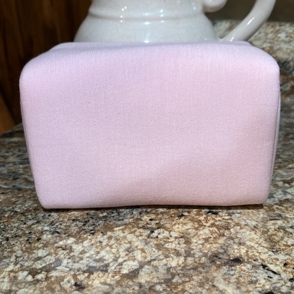 Christian Dior NWOT CD Embroidered Logo Pink Soft Makeup Bag/Pouch/Clutch - Picture 3 of 3